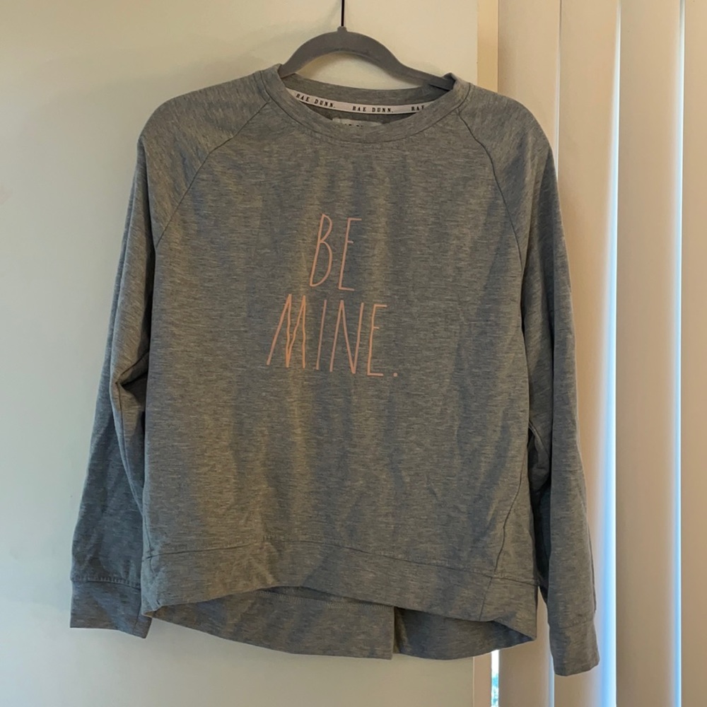 RAE DUNN ‘BE MINE’ GRAY CREW NECK SWEATSHIRT